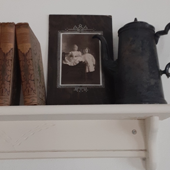 Vintage studio setting photograph - Picture 8 of 8